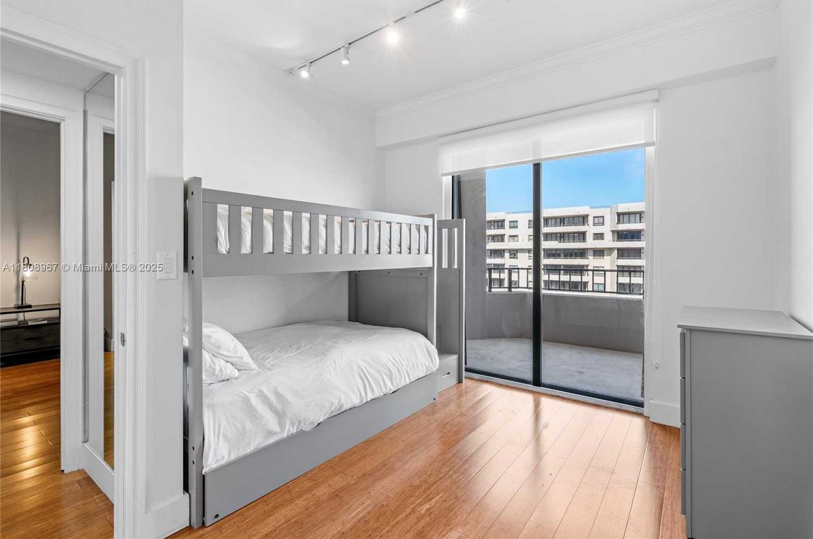 Small Image of 201 CRANDON BLVD #1030, Key Biscayne Number 22