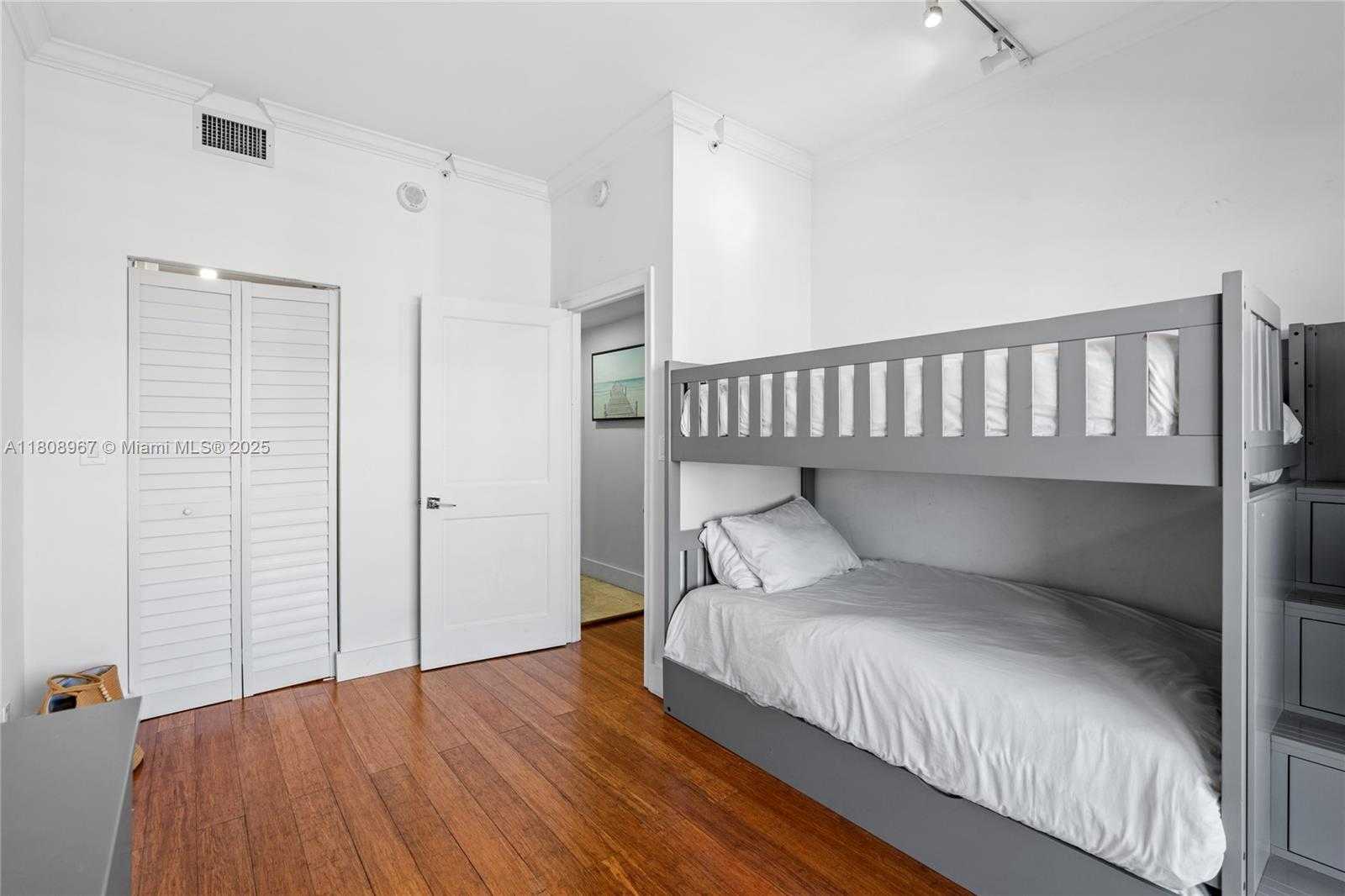 Small Image of 201 CRANDON BLVD #1030, Key Biscayne Number 24