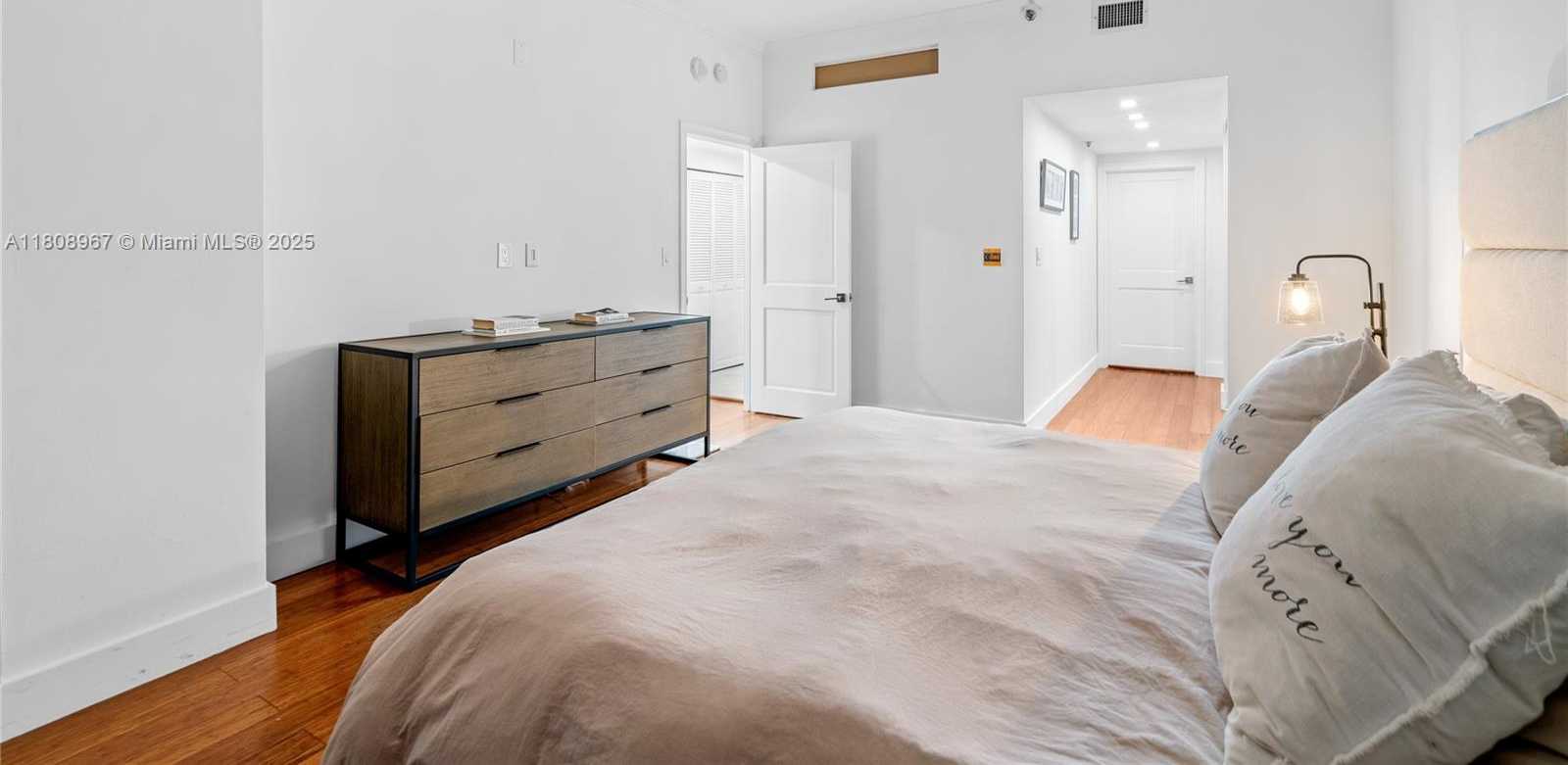 Small Image of 201 CRANDON BLVD #1030, Key Biscayne Number 31