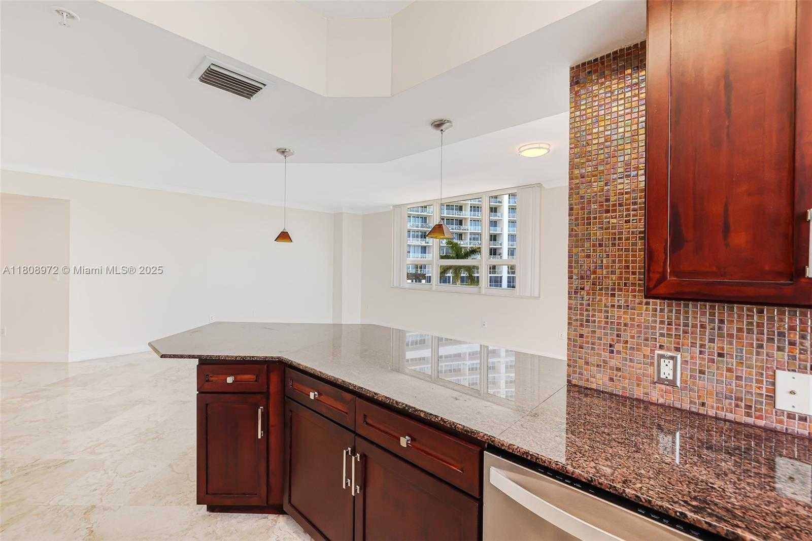 Small Image of 2000 NORTH BAYSHORE DR #621, Miami Number 21
