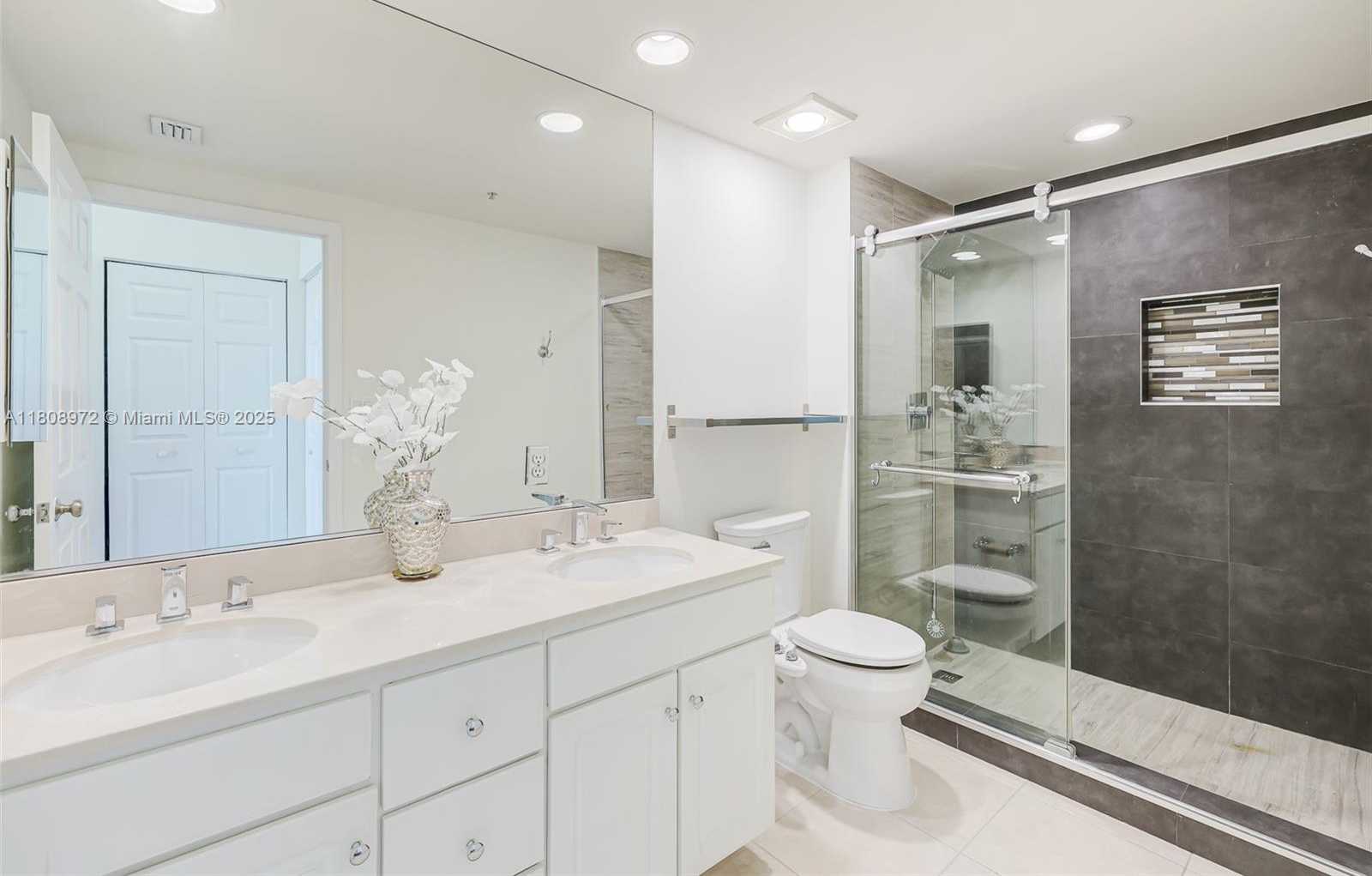 Small Image of 2000 NORTH BAYSHORE DR #621, Miami Number 26