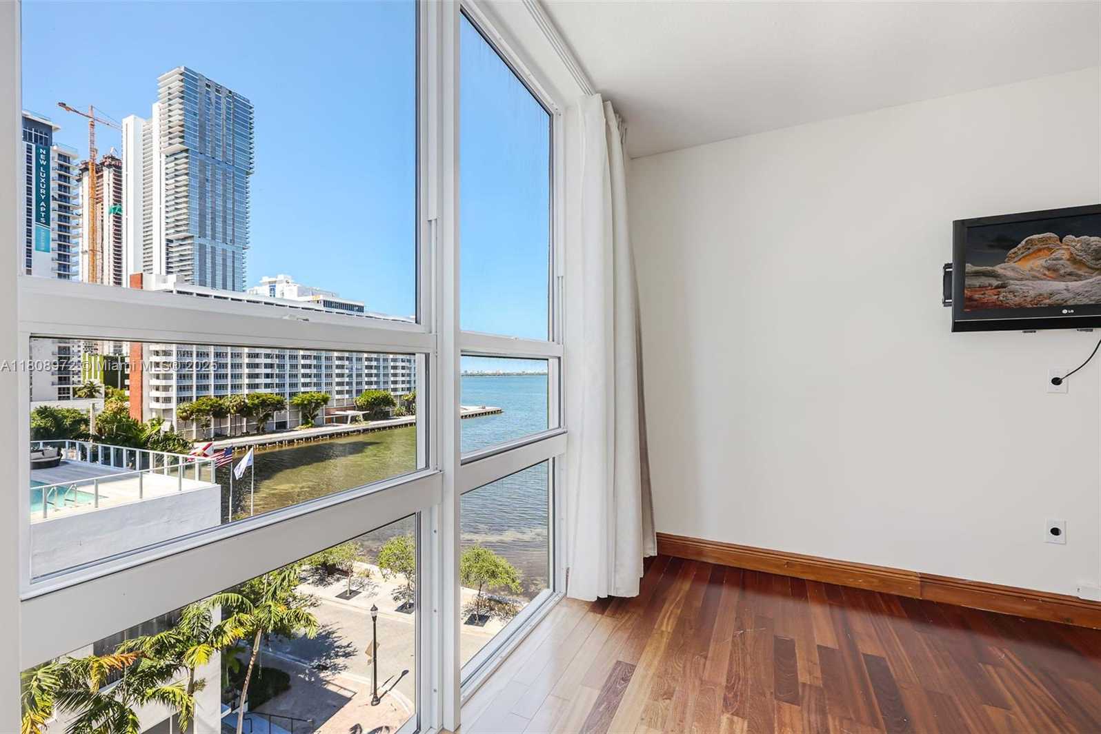 Small Image of 2000 NORTH BAYSHORE DR #621, Miami Number 31