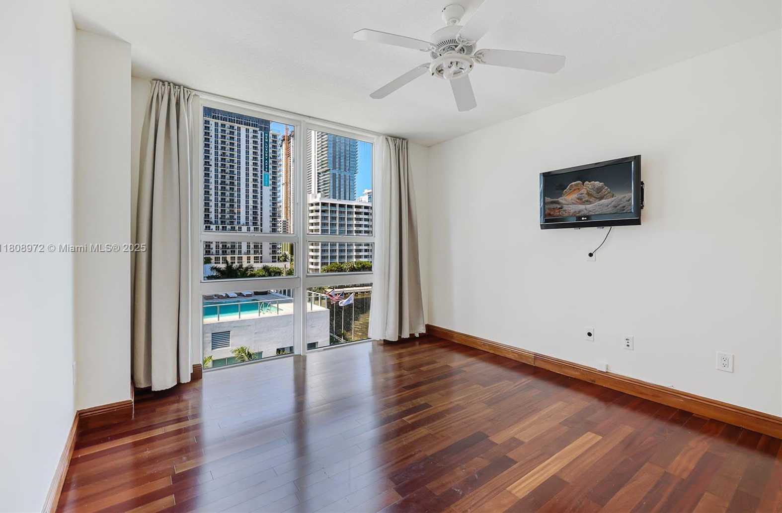 Small Image of 2000 NORTH BAYSHORE DR #621, Miami Number 32
