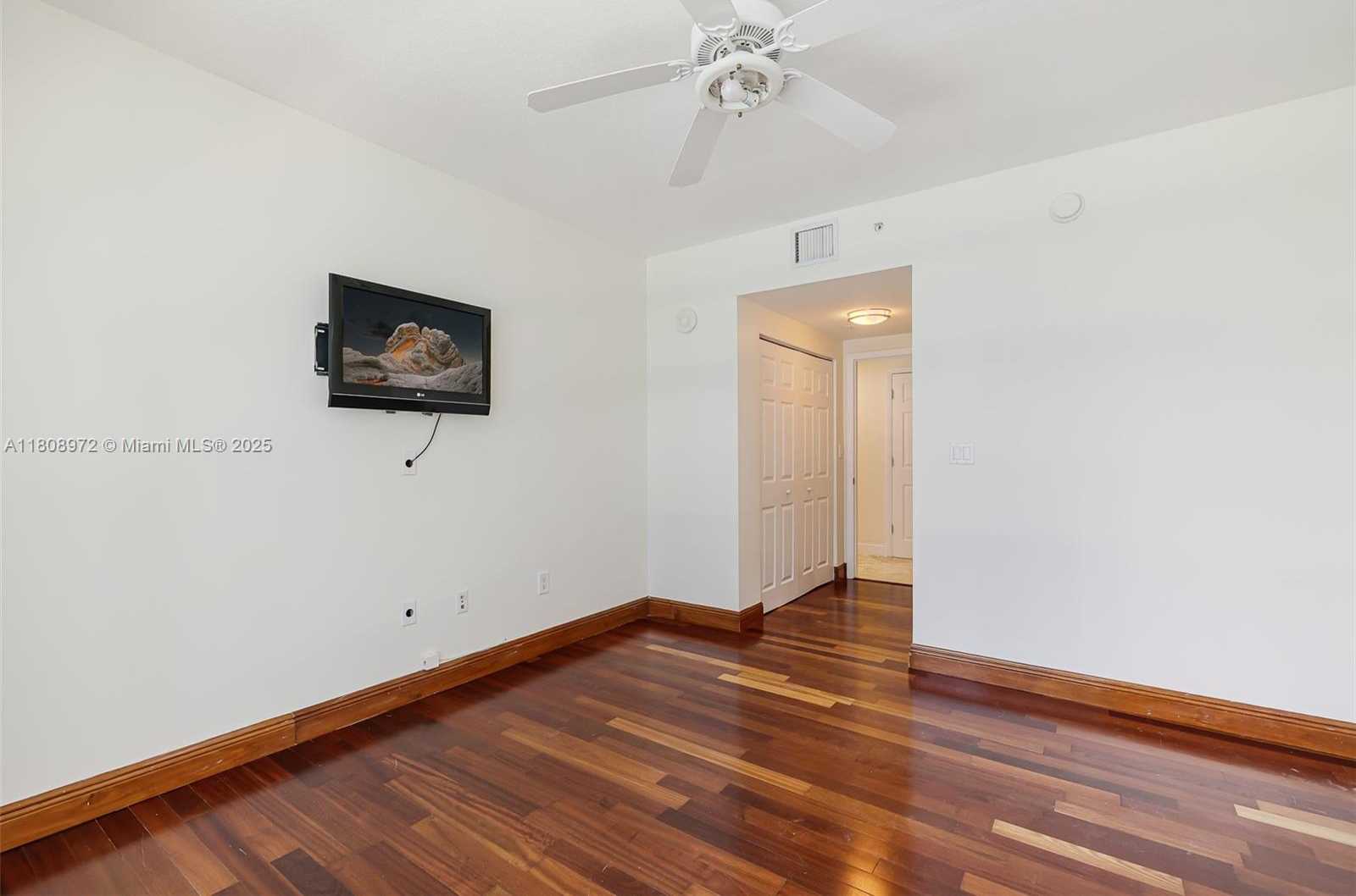 Small Image of 2000 NORTH BAYSHORE DR #621, Miami Number 33