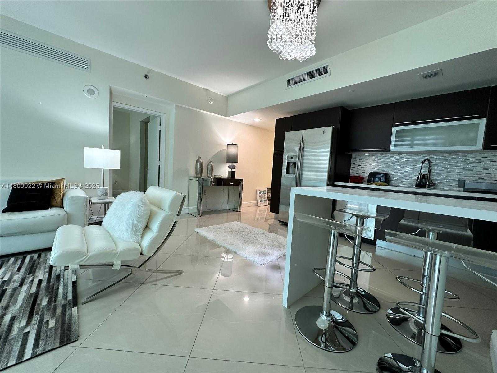 Small Image of 950 BRICKELL BAY DR #2607, Miami Number 12