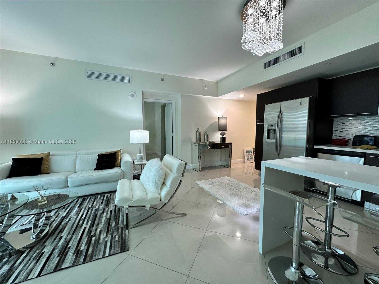 Small Image of 950 BRICKELL BAY DR #2607, Miami Number 16