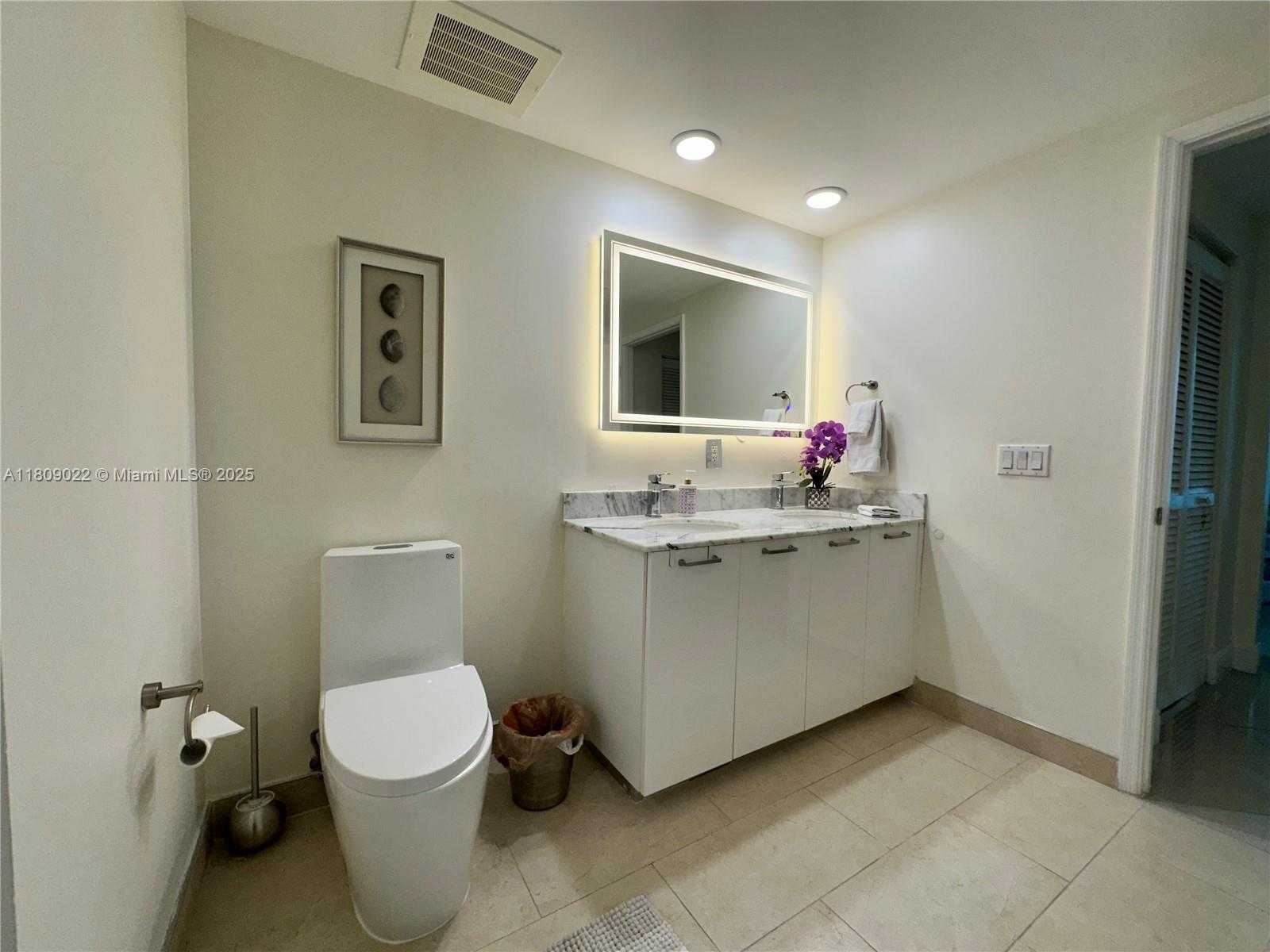 Small Image of 950 BRICKELL BAY DR #2607, Miami Number 40