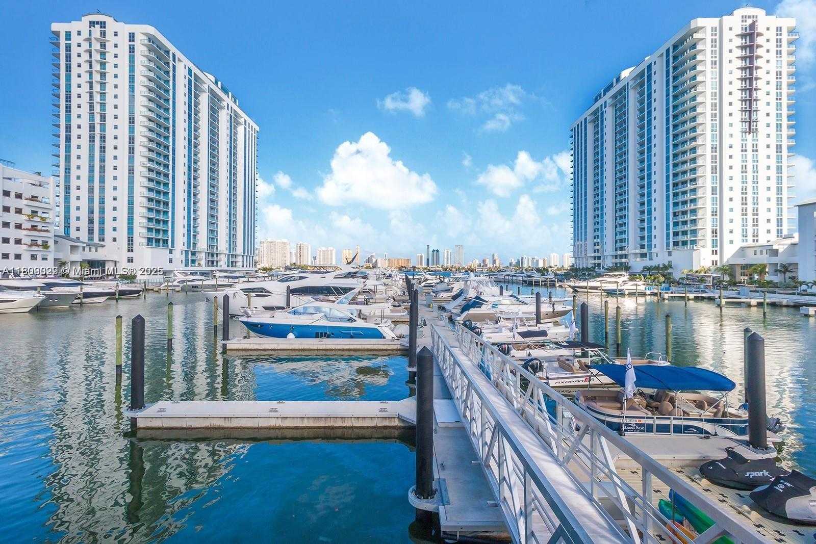 Small Image of 17111 BISCAYNE BLVD #909, North Miami Beach Number 2