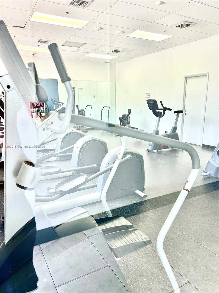 Small Image of 100 BAYVIEW DR #1919, Sunny Isles Beach Number 31