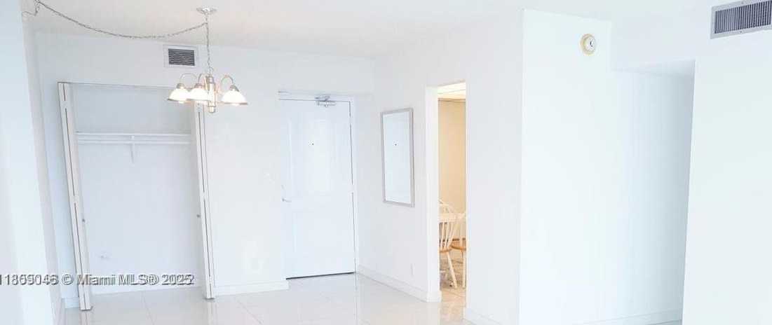 Small Image of 100 BAYVIEW DR #1919, Sunny Isles Beach Number 8