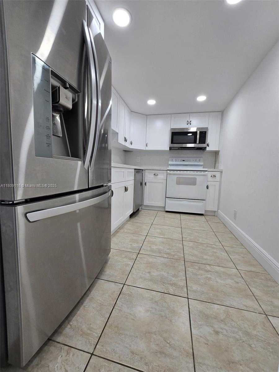 Small Image of 200 SOUTH EAST 15TH RD #6B, Miami Number 15