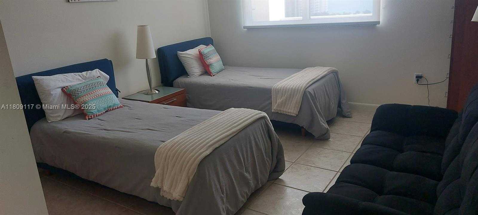 Small Image of 18100 NORTH BAY RD #PH7, Sunny Isles Beach Number 19