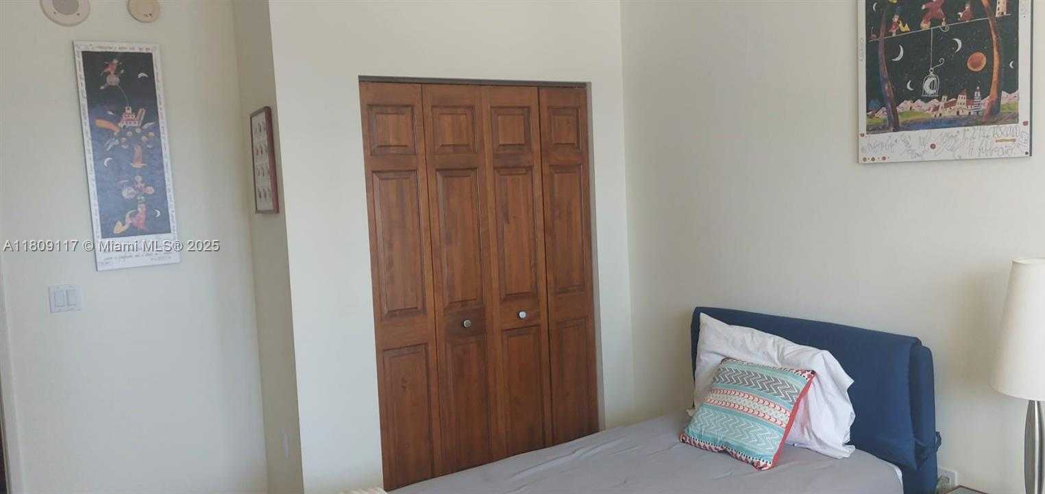 Small Image of 18100 NORTH BAY RD #PH7, Sunny Isles Beach Number 20