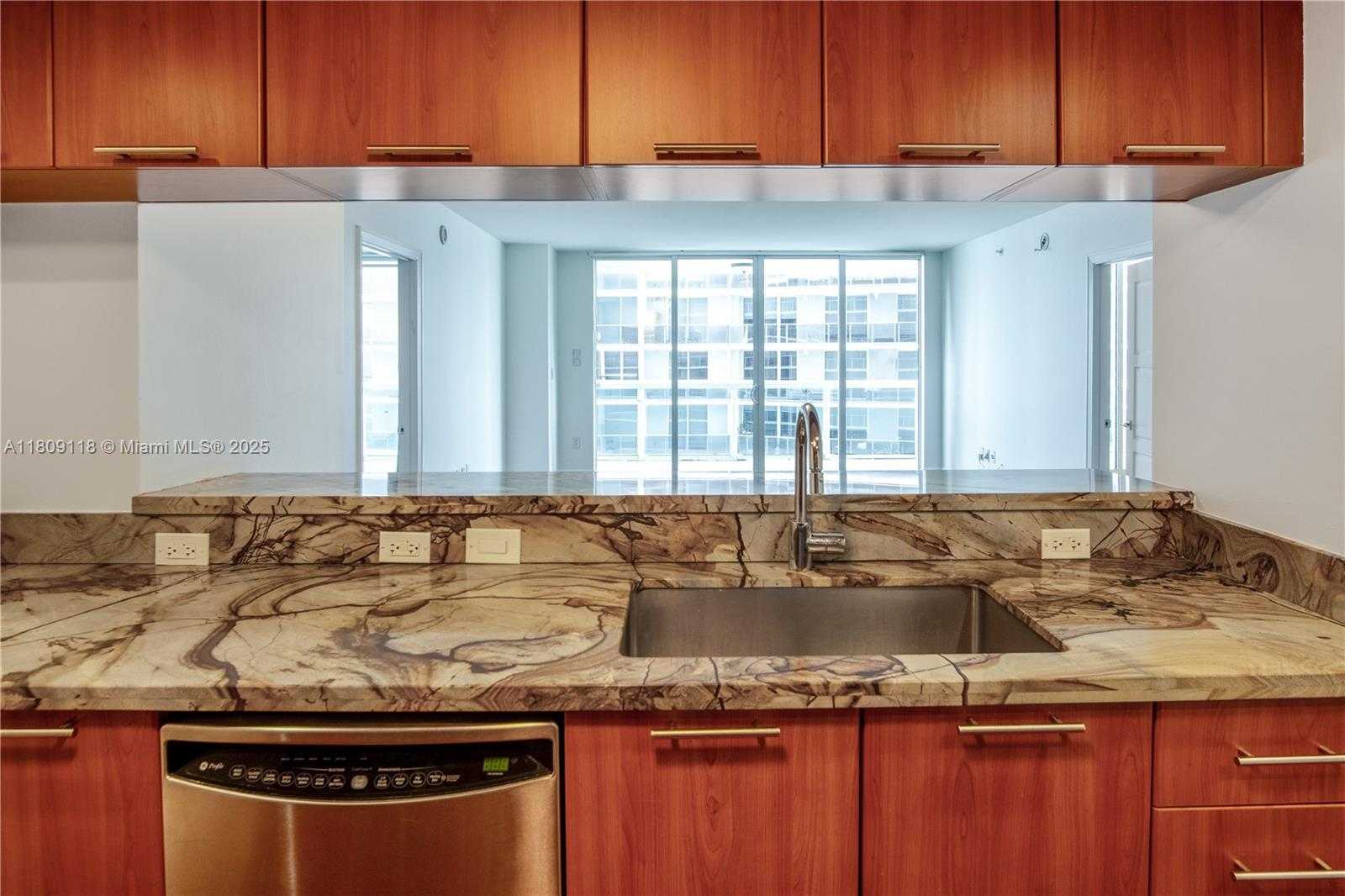 Small Image of 1800 NORTH BAYSHORE DR #3414, Miami Number 17
