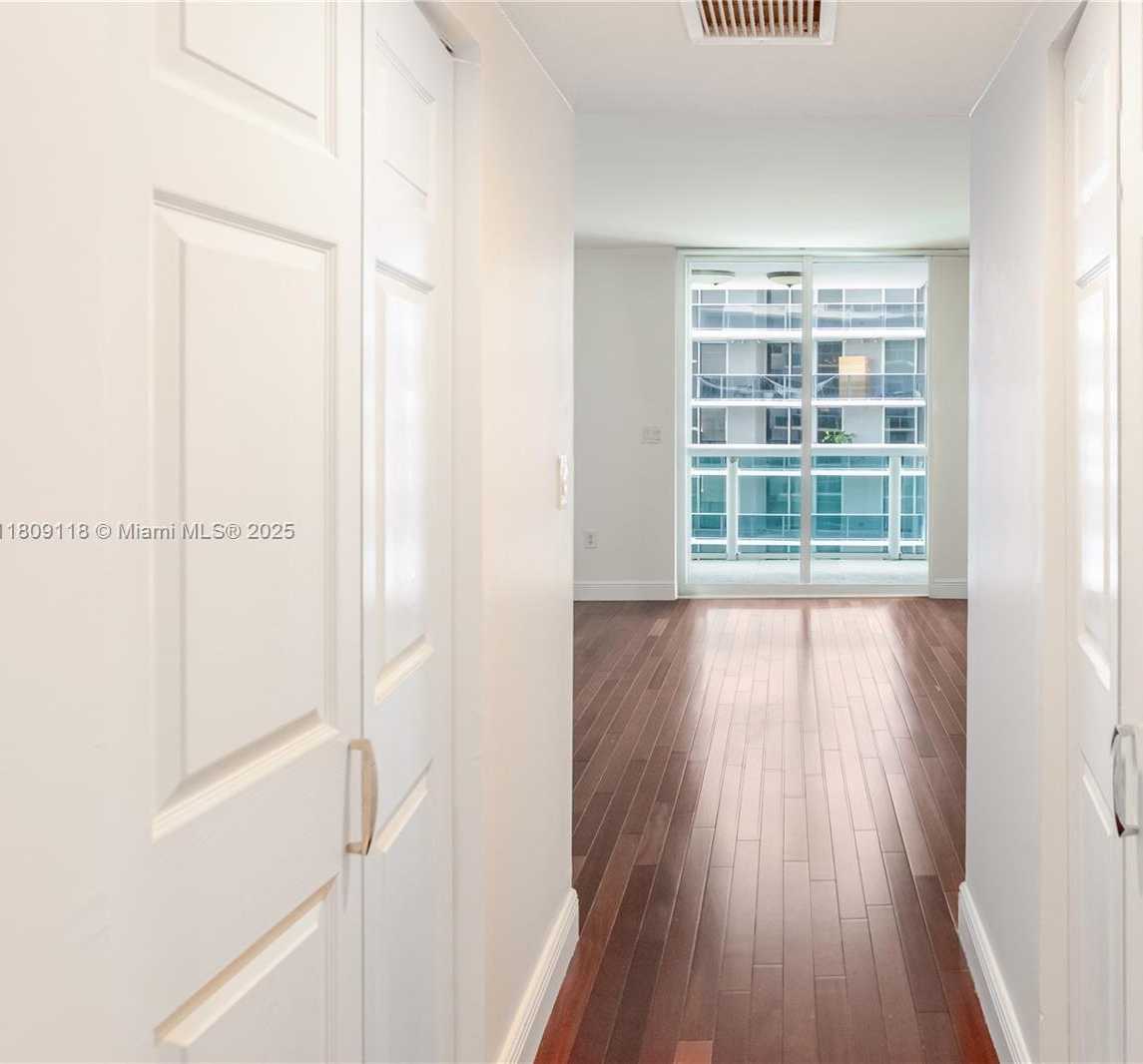 Small Image of 1800 NORTH BAYSHORE DR #3414, Miami Number 22