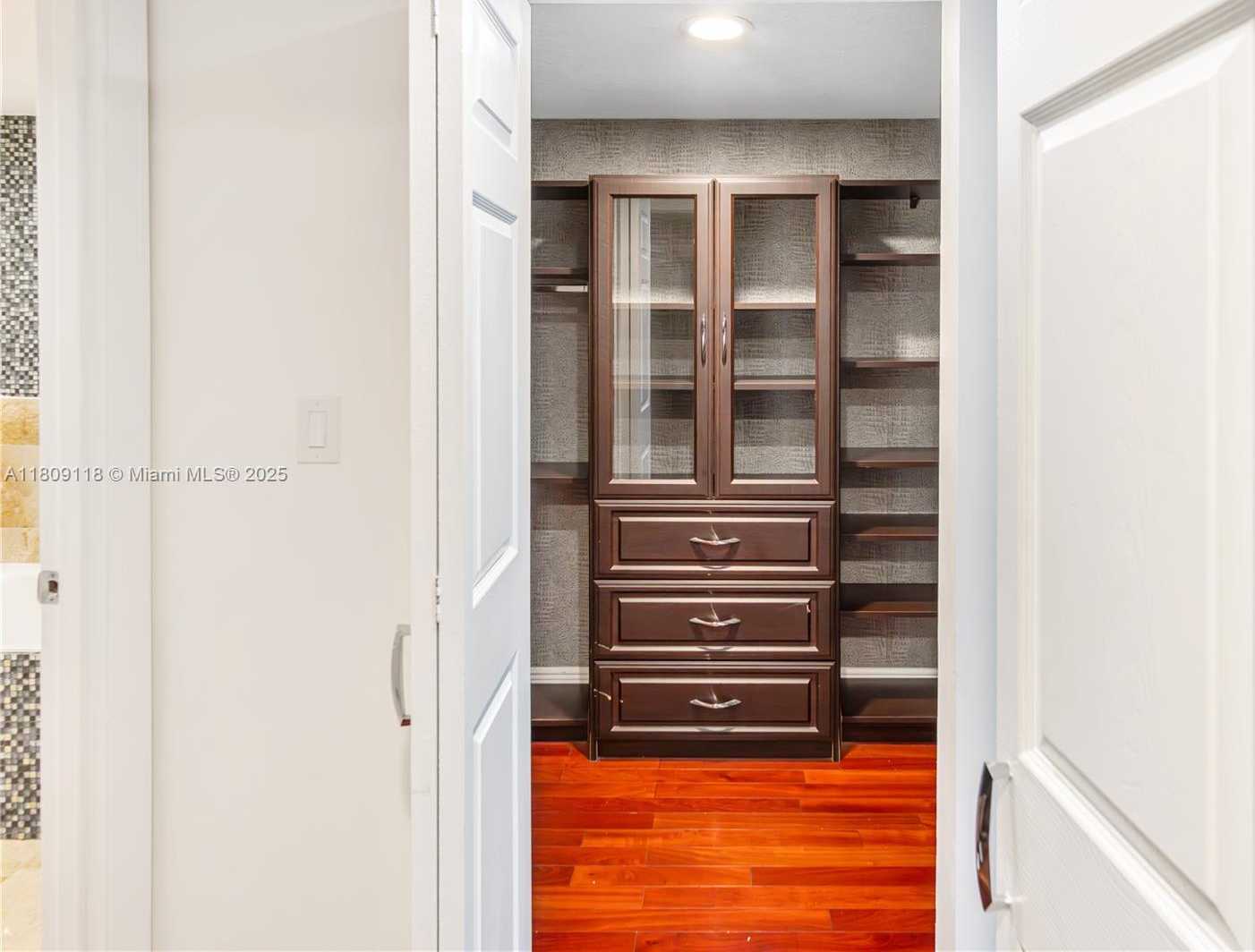 Small Image of 1800 NORTH BAYSHORE DR #3414, Miami Number 26