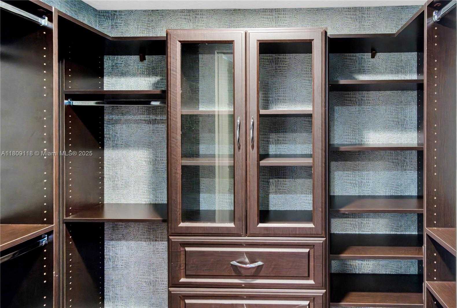 Small Image of 1800 NORTH BAYSHORE DR #3414, Miami Number 27
