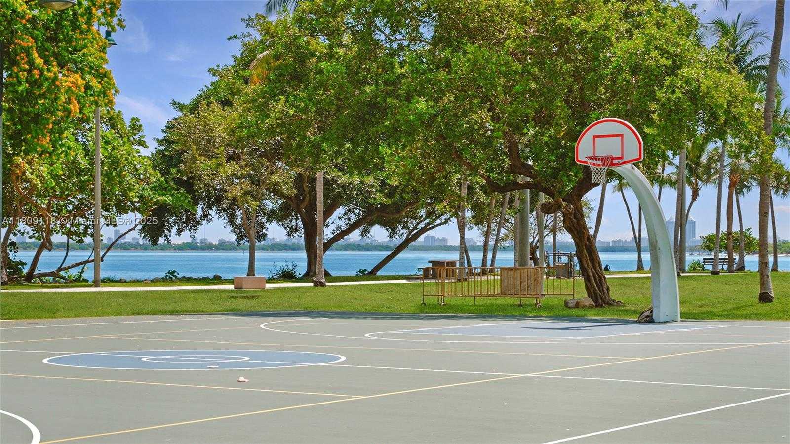 Small Image of 1800 NORTH BAYSHORE DR #3414, Miami Number 57