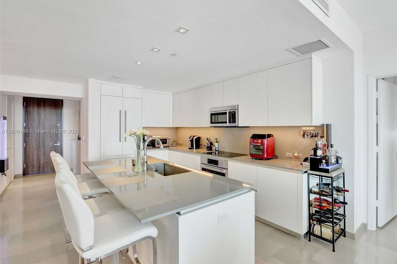 Small Image of 68 SOUTH EAST 6TH ST #1203, Miami Number 2