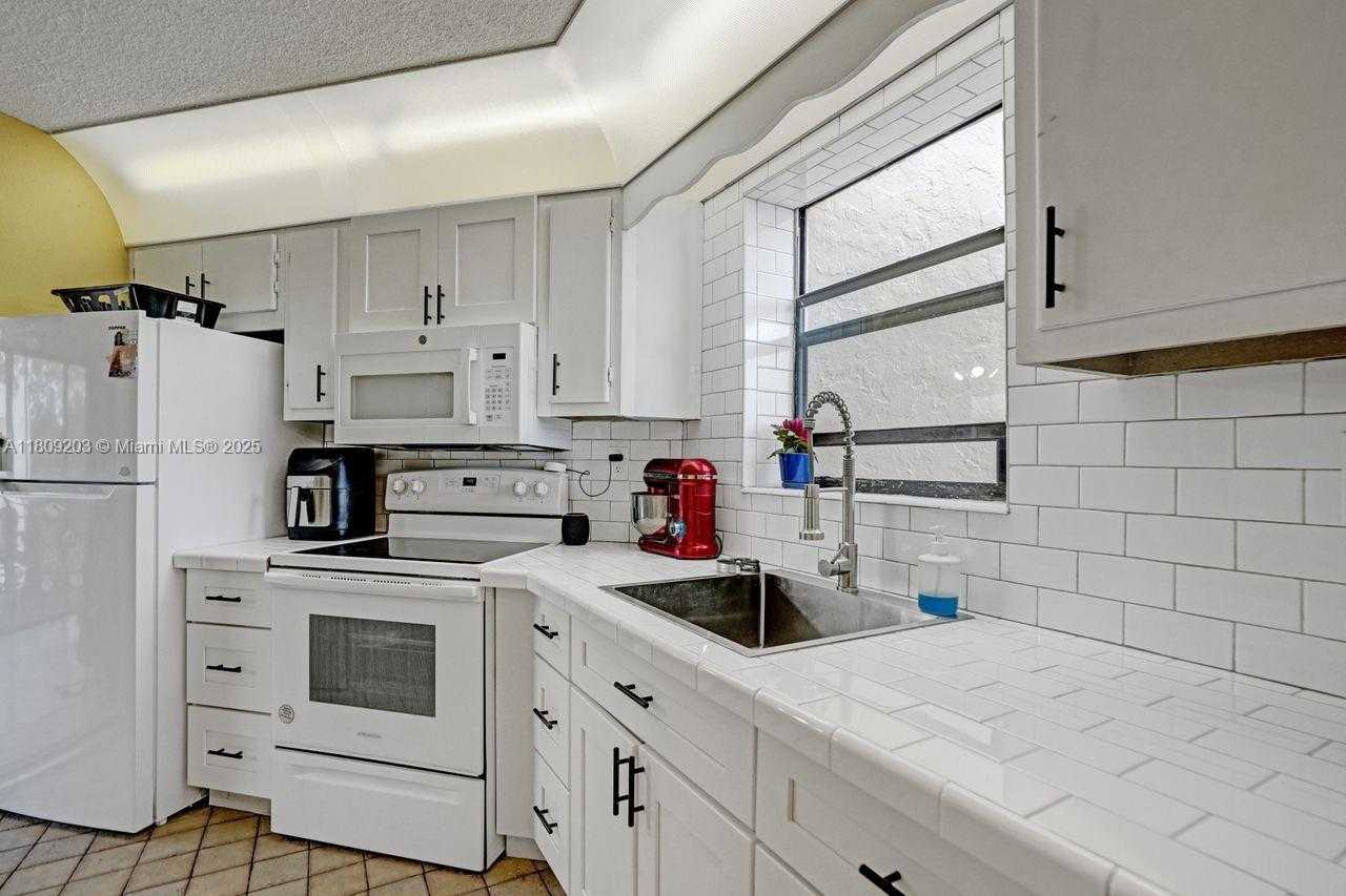 Small Image of 6555 WEST BROWARD BLVD #412, Plantation Number 11