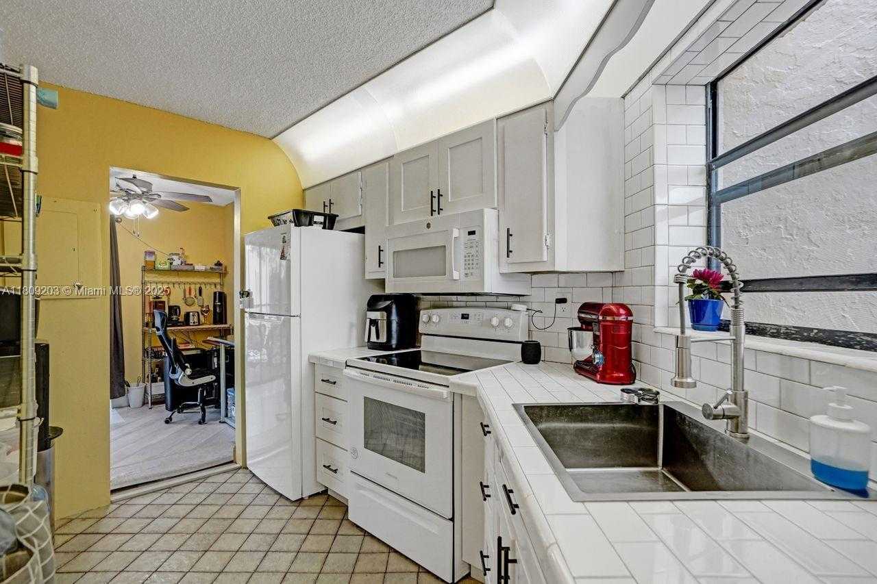 Small Image of 6555 WEST BROWARD BLVD #412, Plantation Number 12