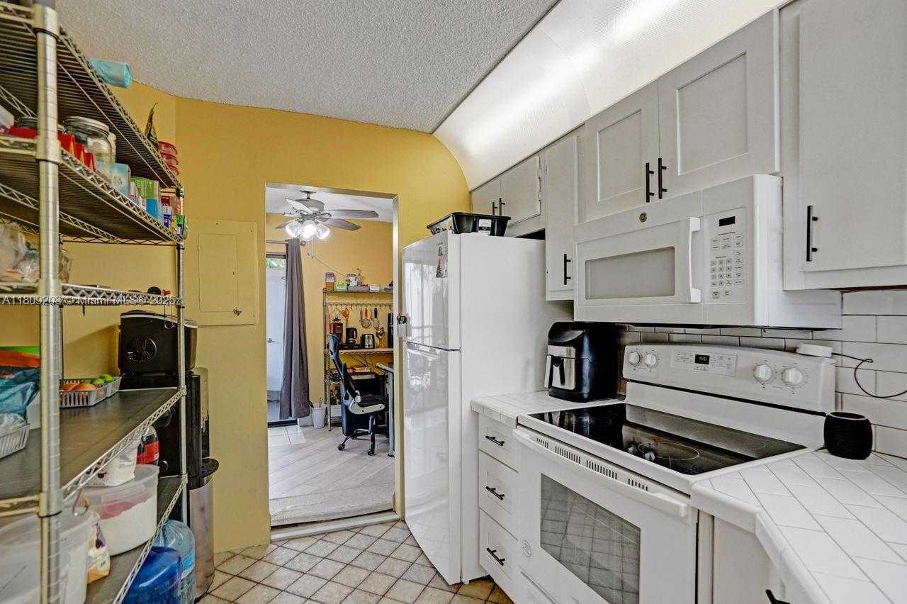 Small Image of 6555 WEST BROWARD BLVD #412, Plantation Number 13