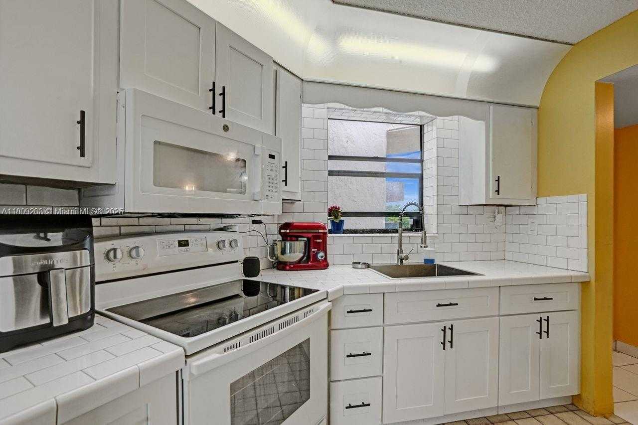 Small Image of 6555 WEST BROWARD BLVD #412, Plantation Number 15