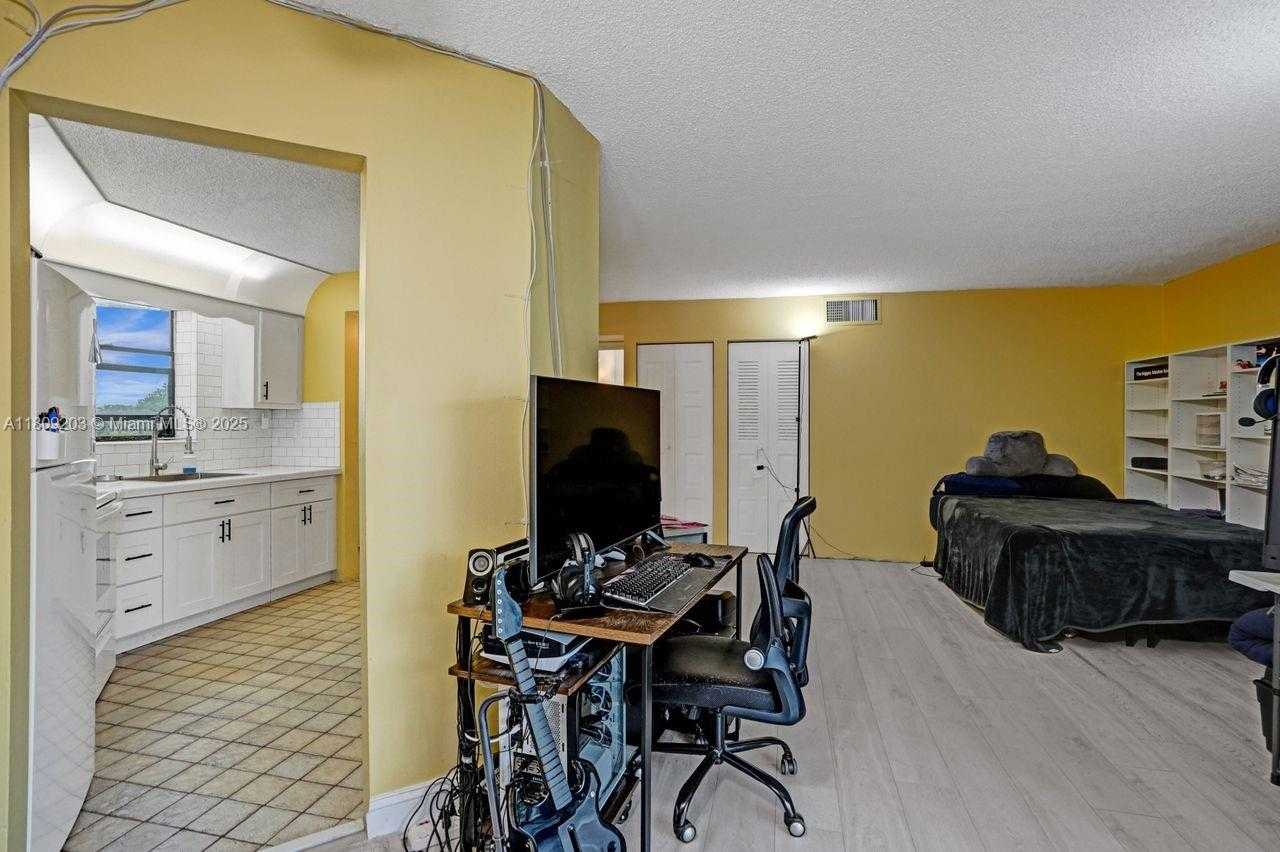 Small Image of 6555 WEST BROWARD BLVD #412, Plantation Number 17