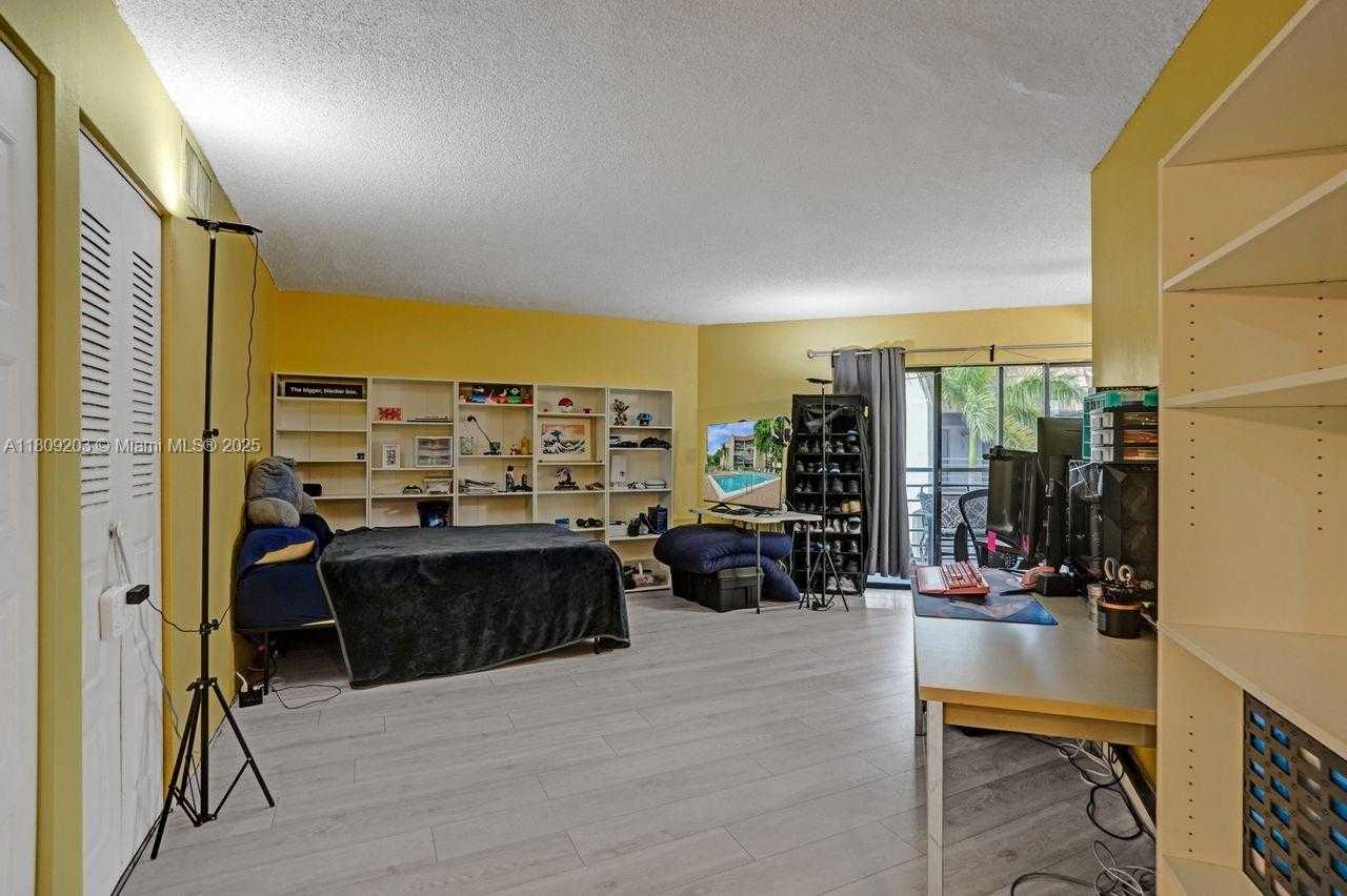 Small Image of 6555 WEST BROWARD BLVD #412, Plantation Number 19