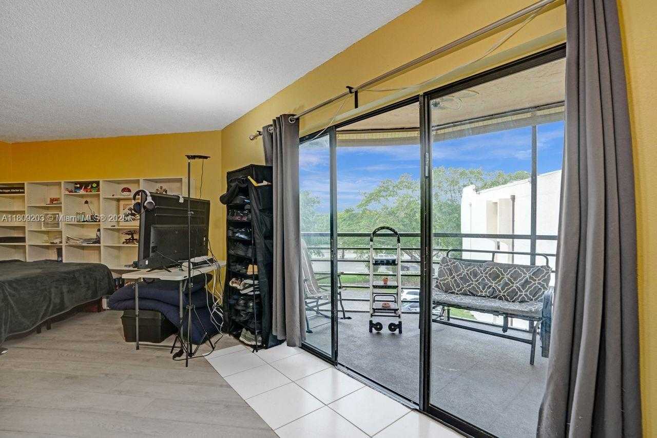 Small Image of 6555 WEST BROWARD BLVD #412, Plantation Number 21