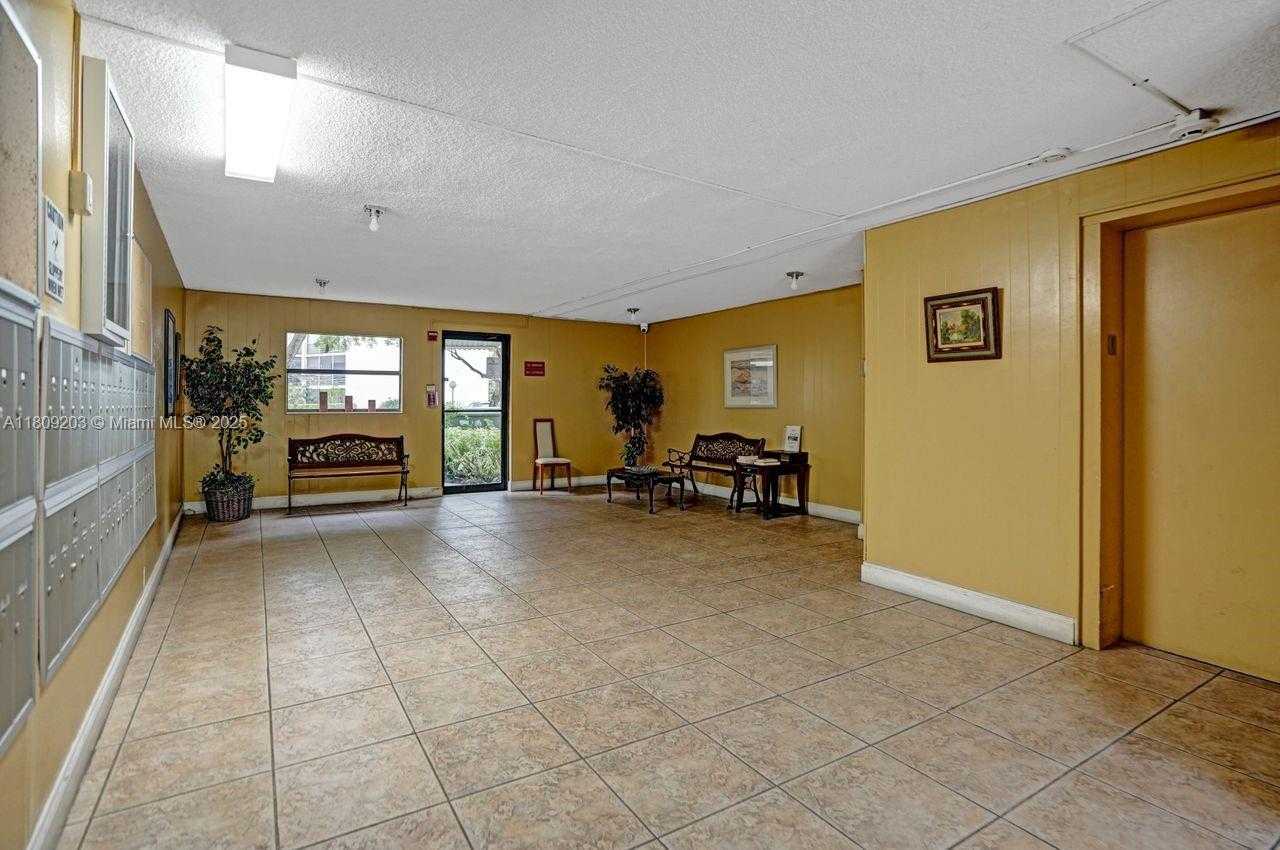 Small Image of 6555 WEST BROWARD BLVD #412, Plantation Number 26
