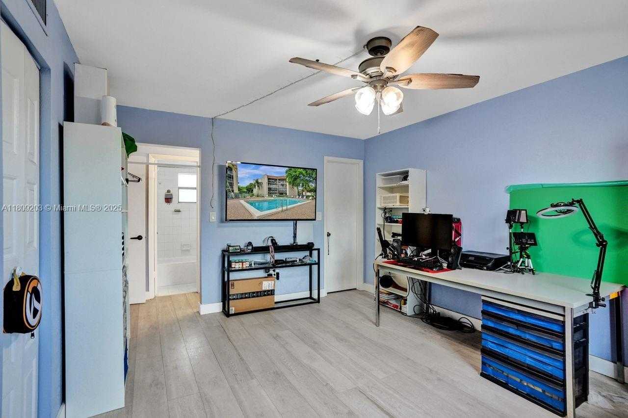 Small Image of 6555 WEST BROWARD BLVD #412, Plantation Number 3