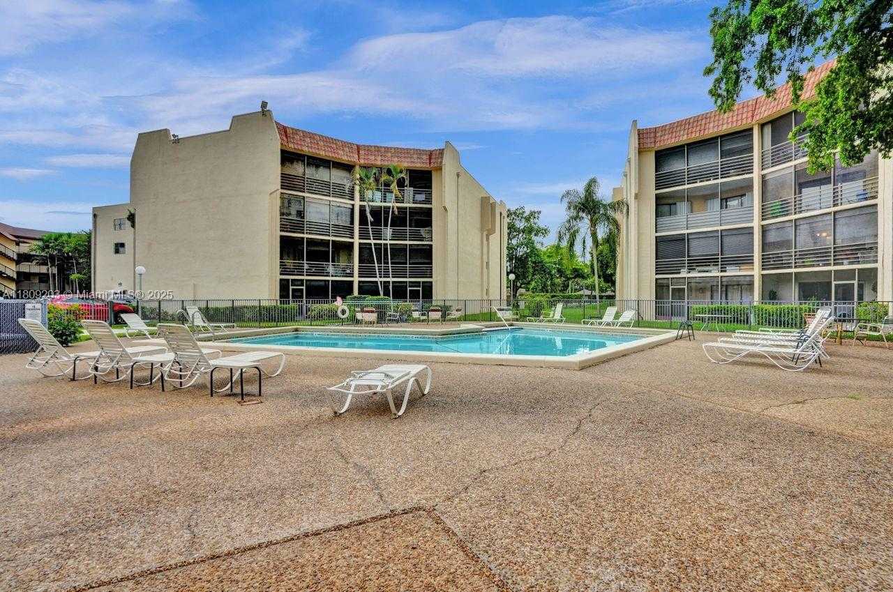 Small Image of 6555 WEST BROWARD BLVD #412, Plantation Number 31