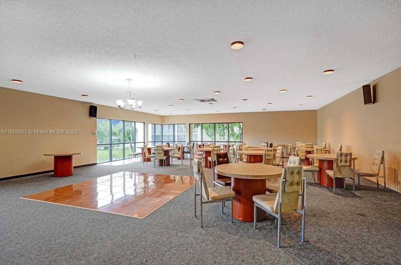 Small Image of 6555 WEST BROWARD BLVD #412, Plantation Number 38