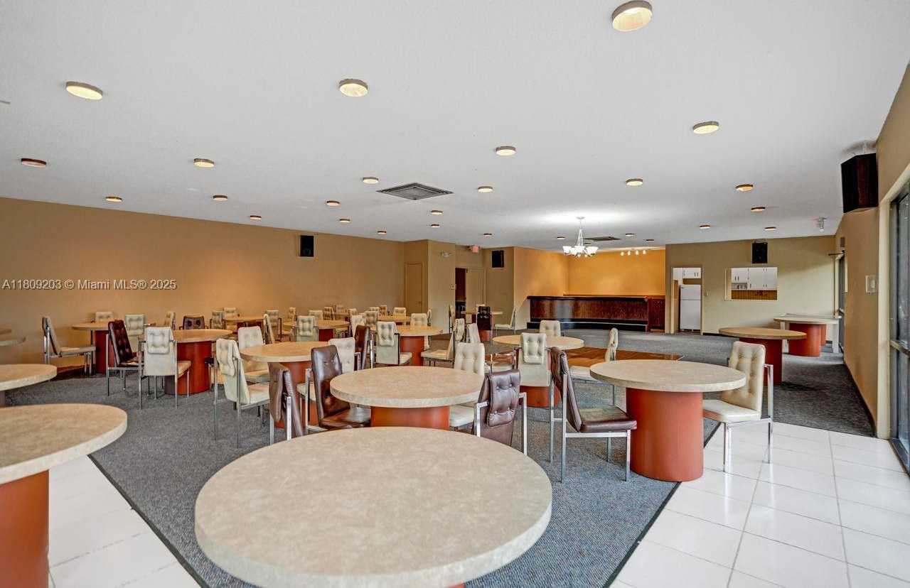 Small Image of 6555 WEST BROWARD BLVD #412, Plantation Number 39