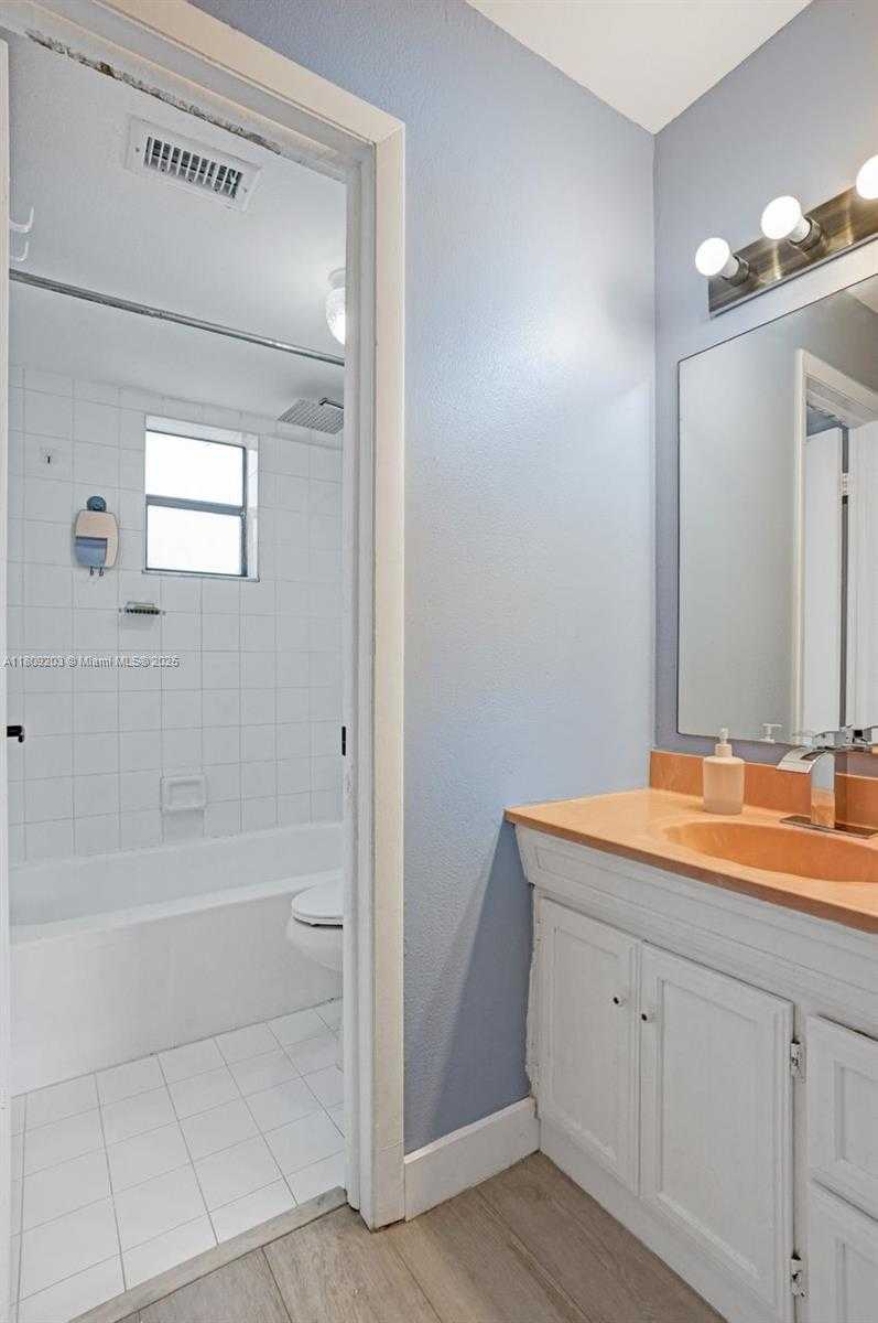 Small Image of 6555 WEST BROWARD BLVD #412, Plantation Number 7