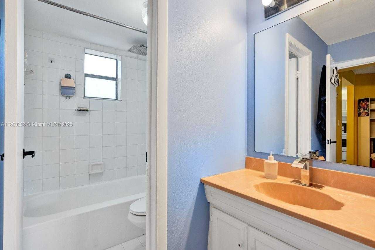 Small Image of 6555 WEST BROWARD BLVD #412, Plantation Number 8