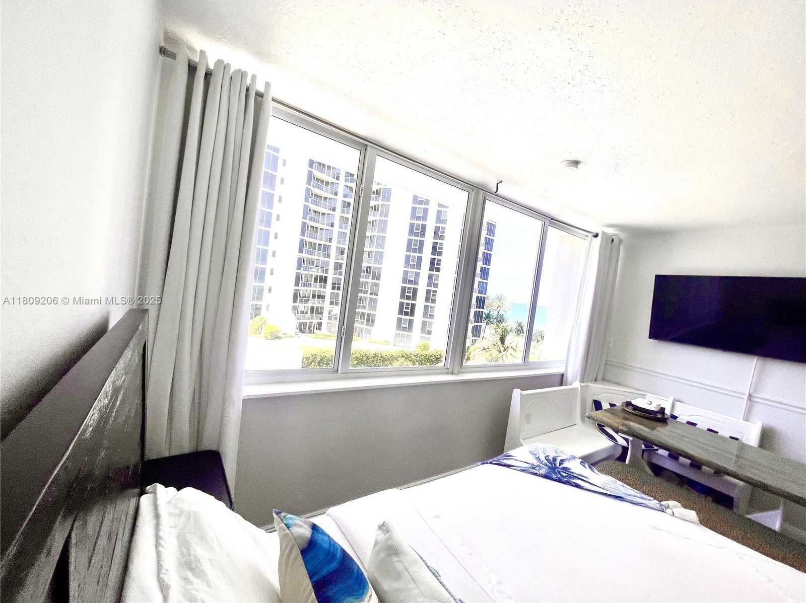 Small Image of 19201 COLLINS AVE #427, Sunny Isles Beach Number 11