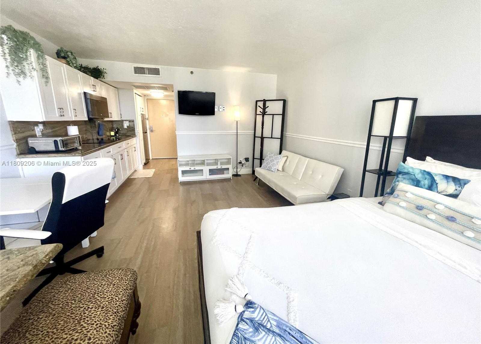 Small Image of 19201 COLLINS AVE #427, Sunny Isles Beach Number 15
