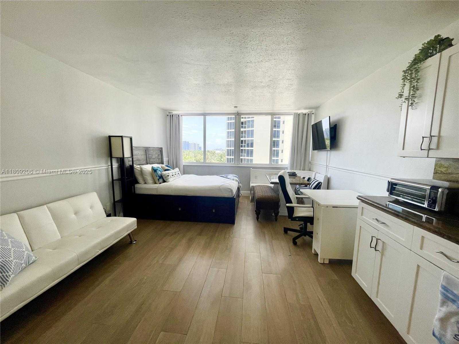 Small Image of 19201 COLLINS AVE #427, Sunny Isles Beach Number 17