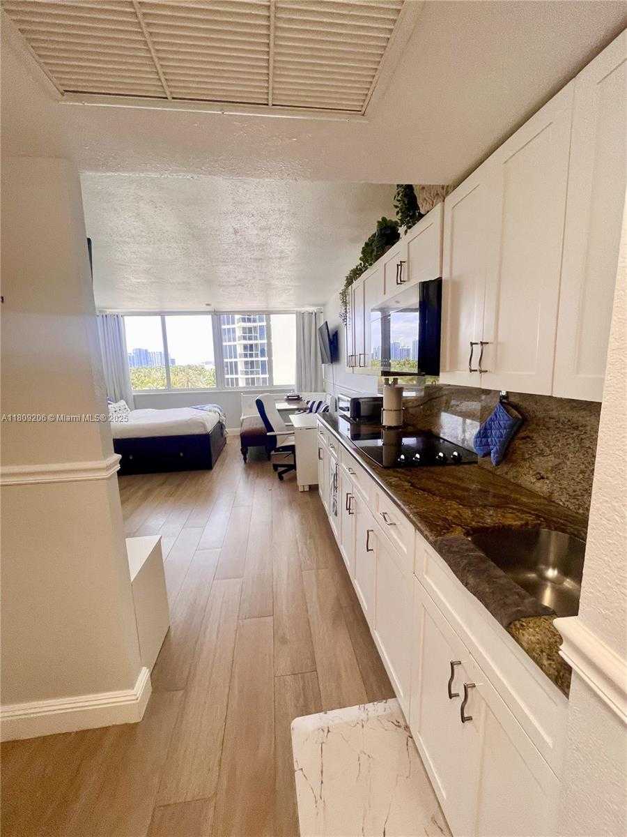 Small Image of 19201 COLLINS AVE #427, Sunny Isles Beach Number 23