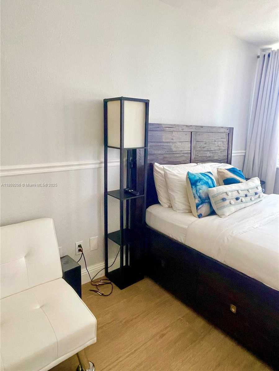 Small Image of 19201 COLLINS AVE #427, Sunny Isles Beach Number 27