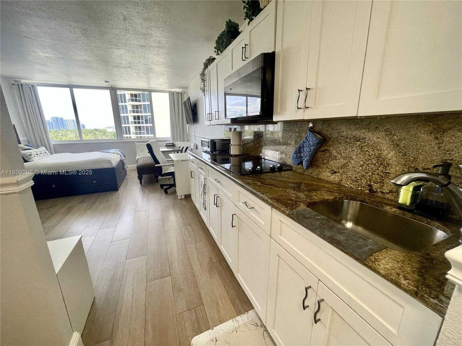 Small Image of 19201 COLLINS AVE #427, Sunny Isles Beach Number 4