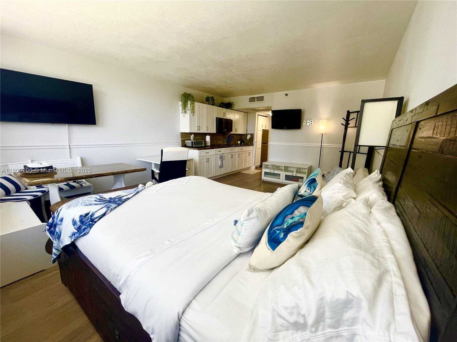 Small Image of 19201 COLLINS AVE #427, Sunny Isles Beach Number 9