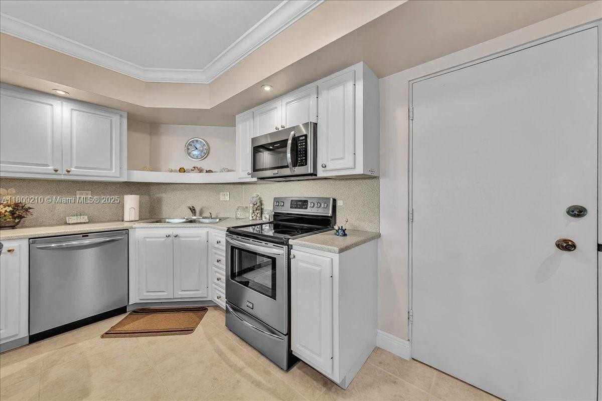 Small Image of 3111 NORTH OCEAN DR #904, Hollywood Number 4