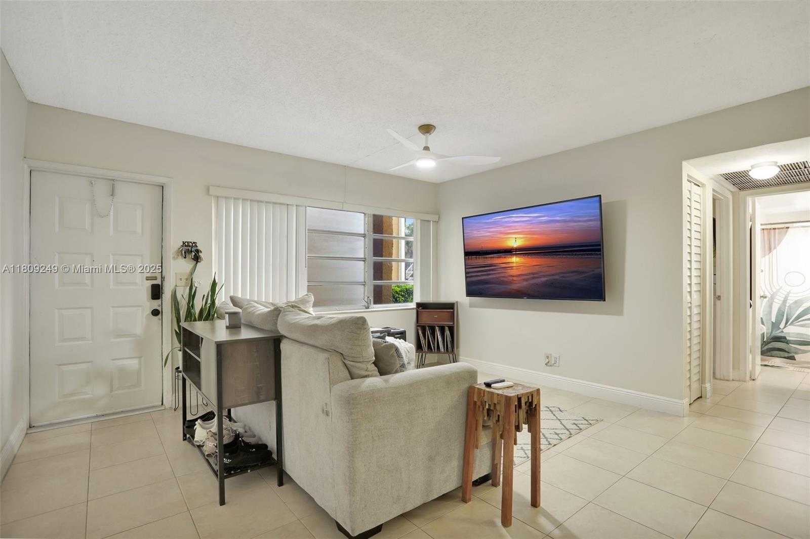 Small Image of 826 TWIN LAKES DR #18-D, Coral Springs Number 3