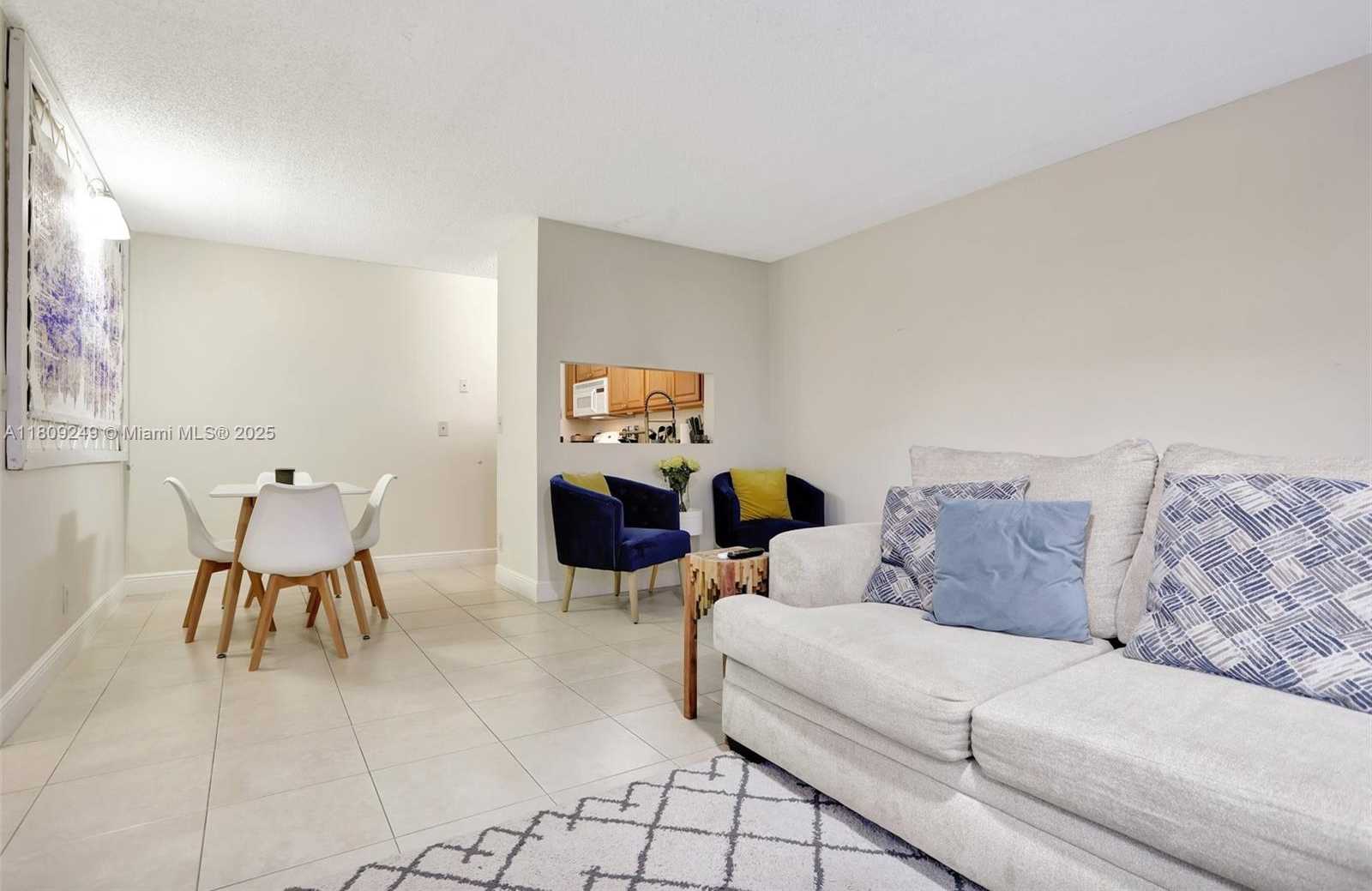 Small Image of 826 TWIN LAKES DR #18-D, Coral Springs Number 5