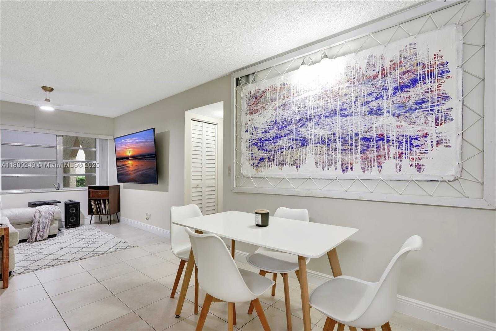 Small Image of 826 TWIN LAKES DR #18-D, Coral Springs Number 8