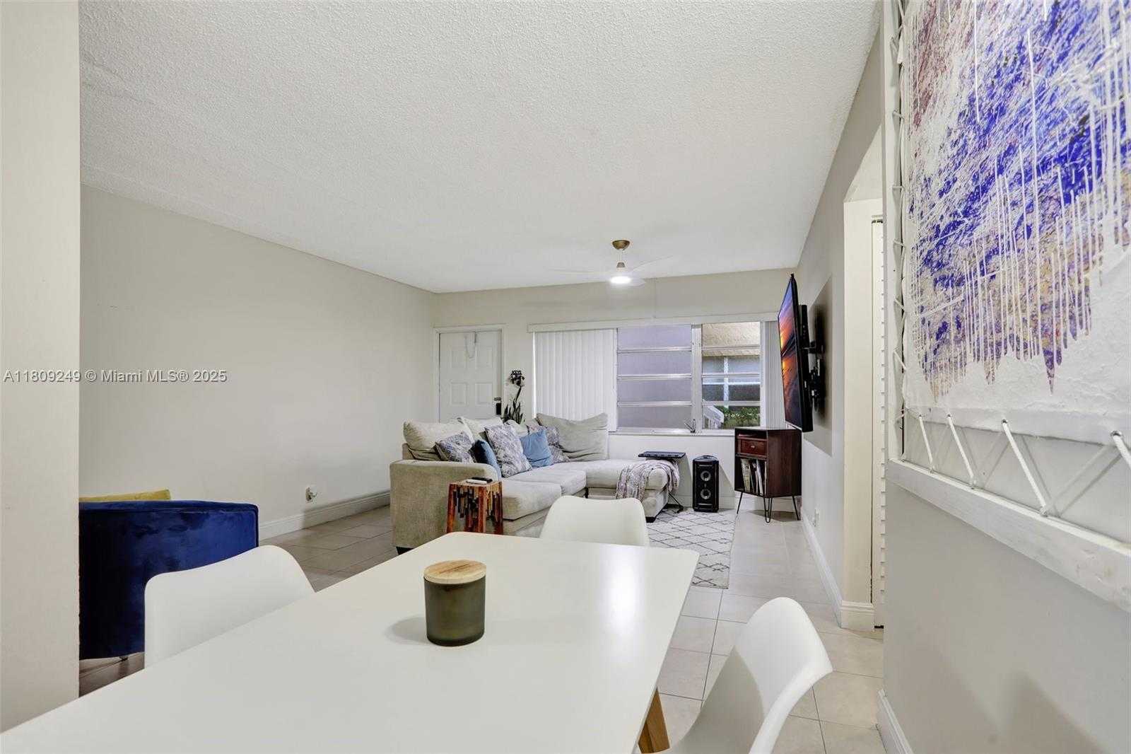 Small Image of 826 TWIN LAKES DR #18-D, Coral Springs Number 9