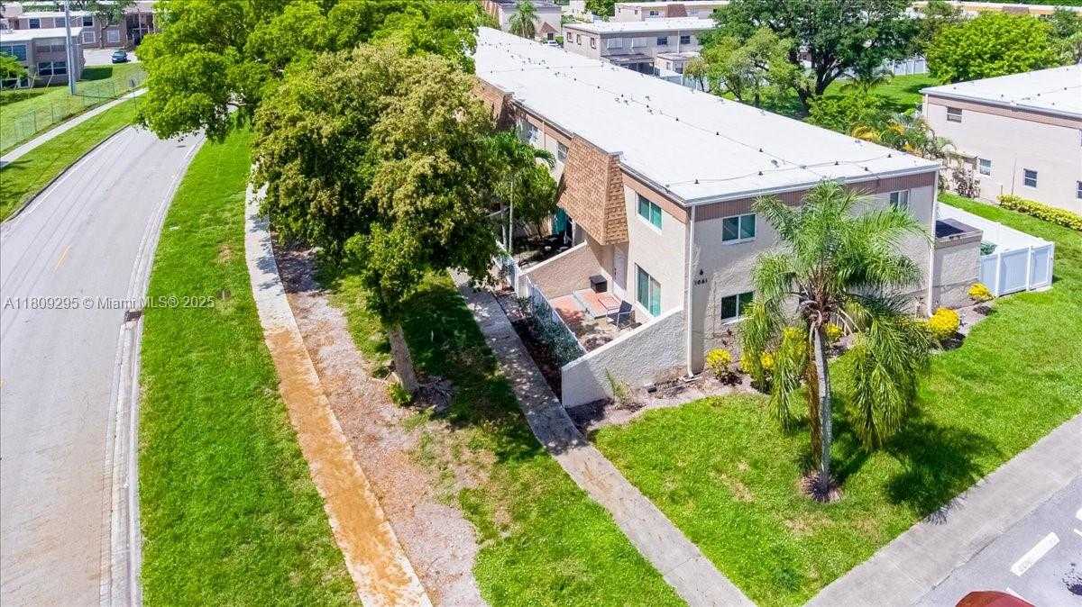 Small Image of 1061 NORTH WEST 80TH AVE #J, Margate Number 43